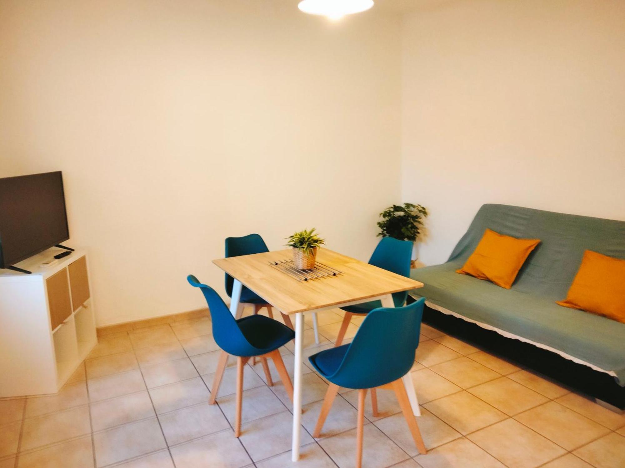 Cosy Courtesoun Apartment Courthézon Екстериор снимка