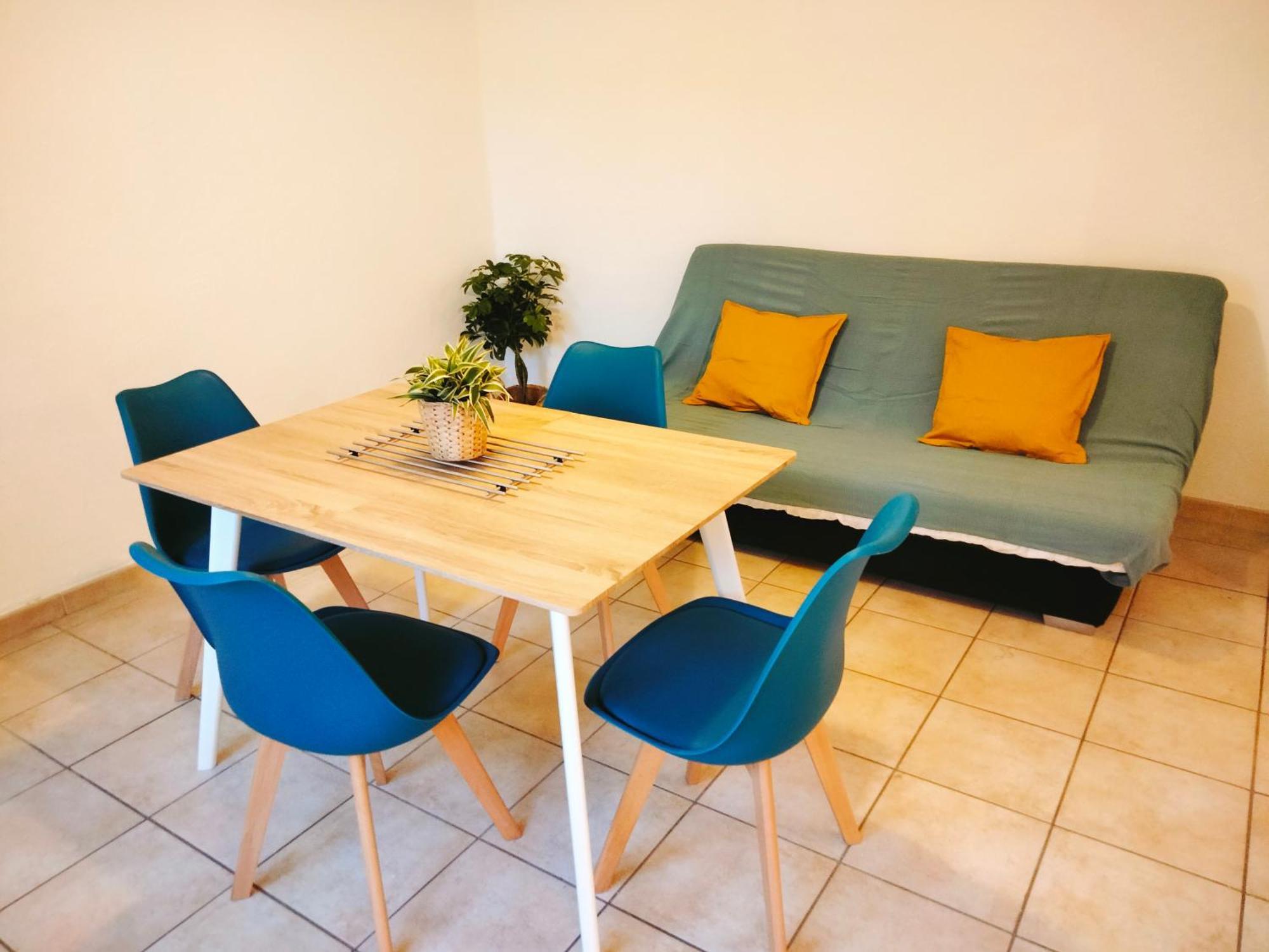 Cosy Courtesoun Apartment Courthézon Екстериор снимка